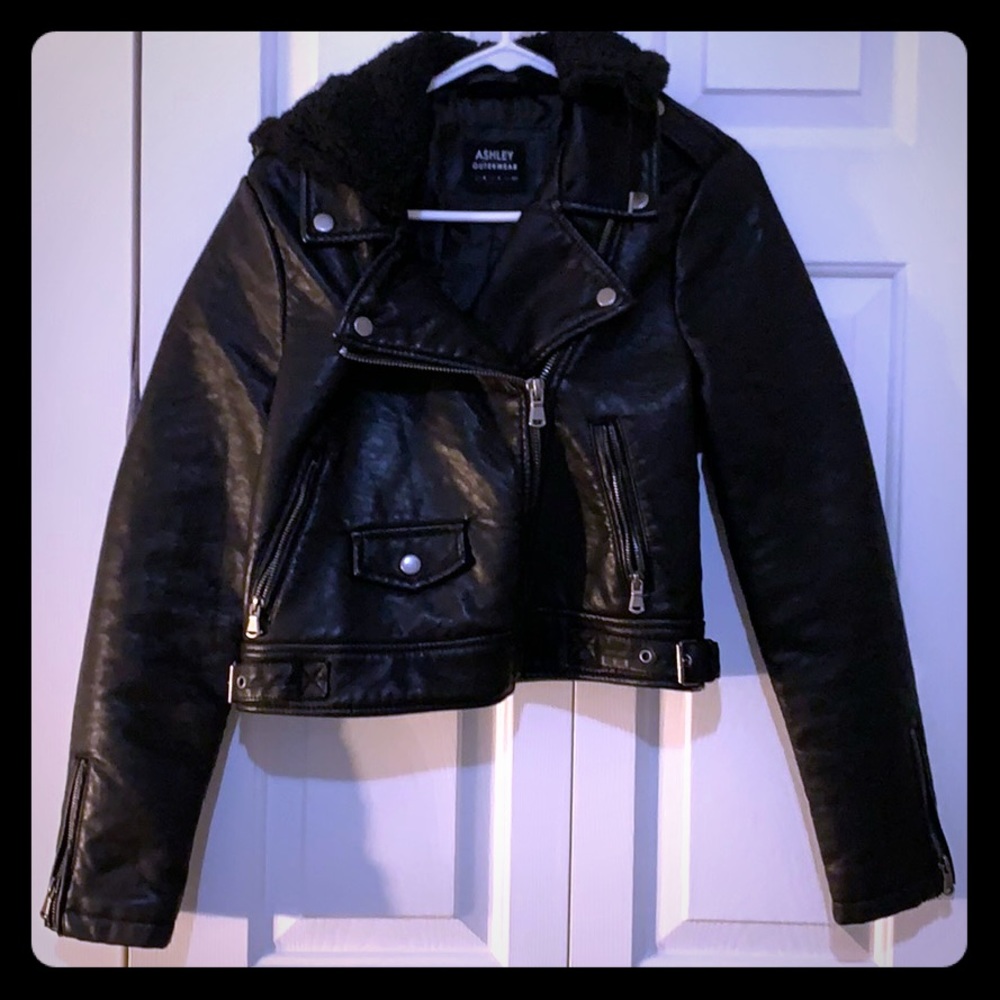 Ashley outerwear - 100% polyurethane.